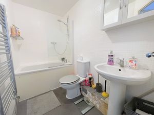 Campernell Close- click for photo gallery
